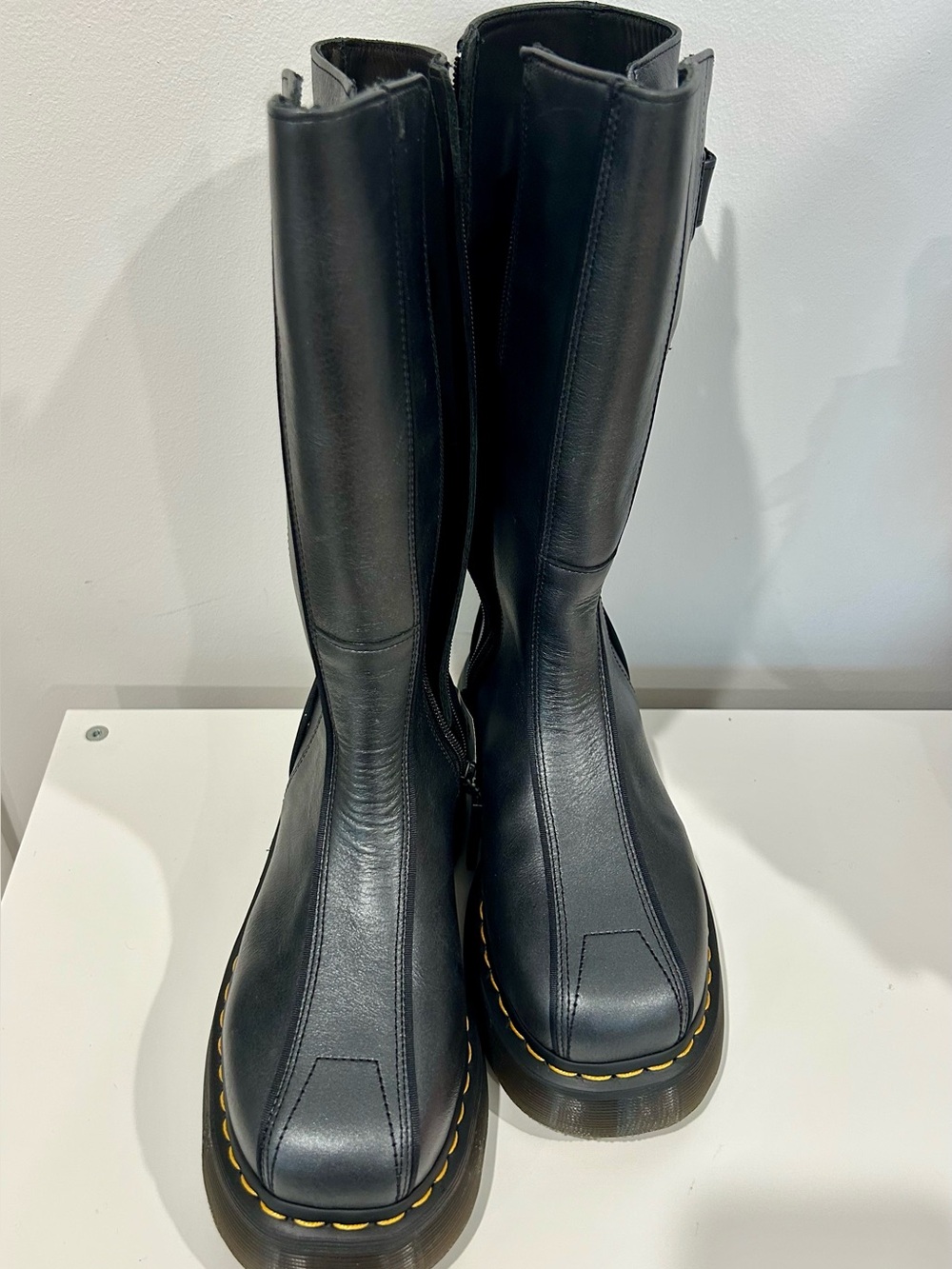 Dr. Martens Women's Buzz Hi Leather Boot Size 8 NEW